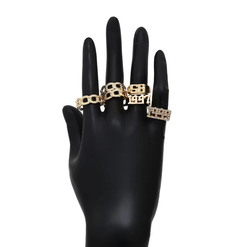 Женский набор колец с кристаллами Infinity витых золотого цвета обручальные