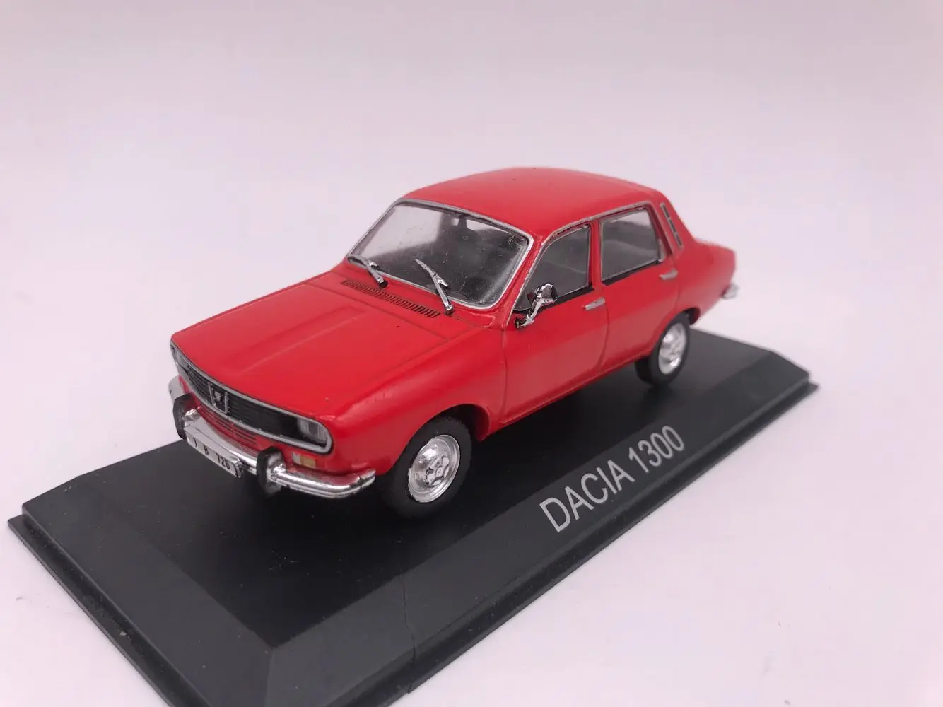 IX O 1:43 DACIA 1300 бутик сплав автомобиль игрушки для детей модель детской игрушки подарок оригинальная коробка