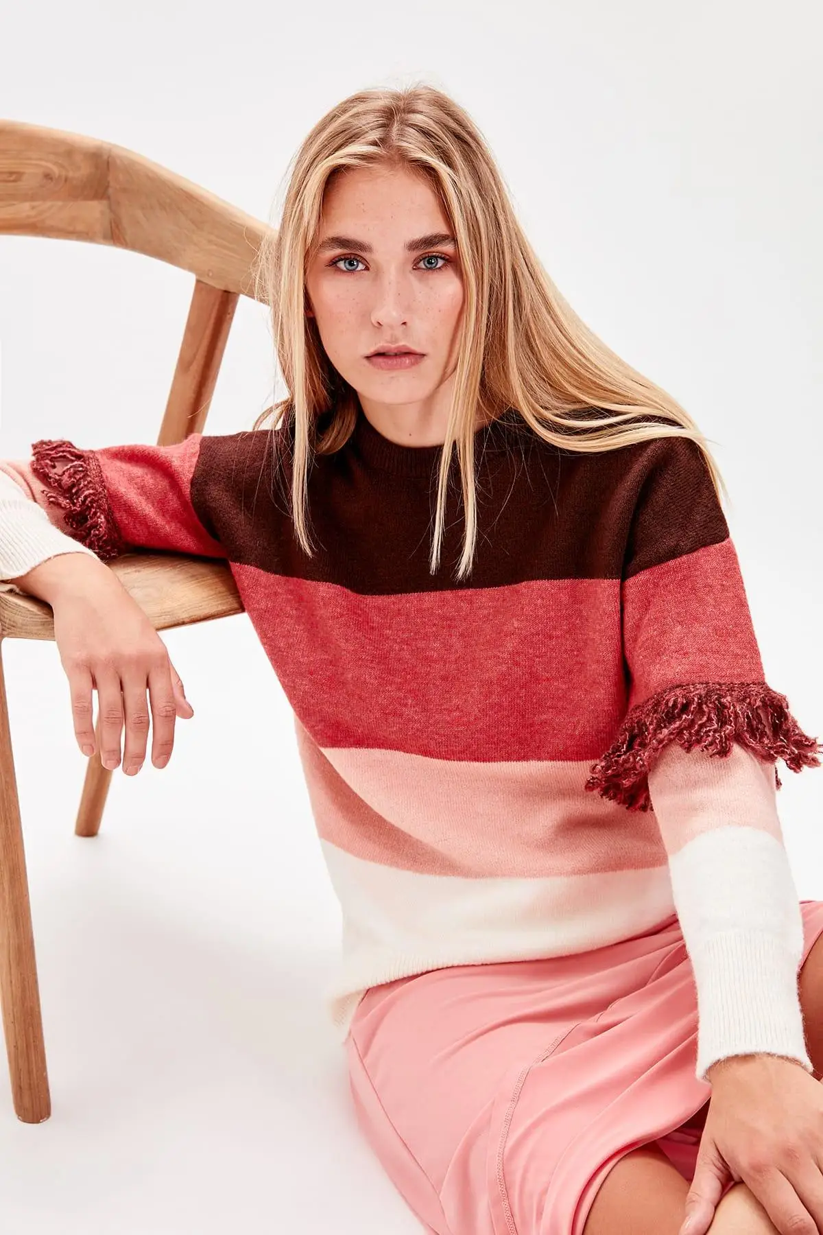 

Trendyol Powder Tassels Sweater Sweater TWOAW20NK0011