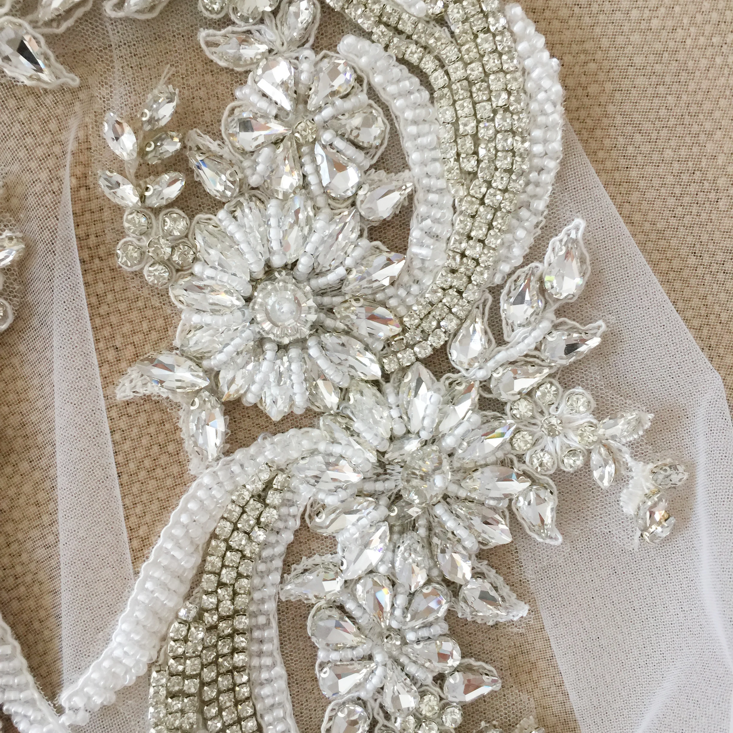 1 paar 2 Stück Handgemachte Haute Couture Blume Strass Perlen Eisen auf Applique Braut Mieder Gürtel Schärpe Hochzeit Motiv 16x44cm – Detail 21