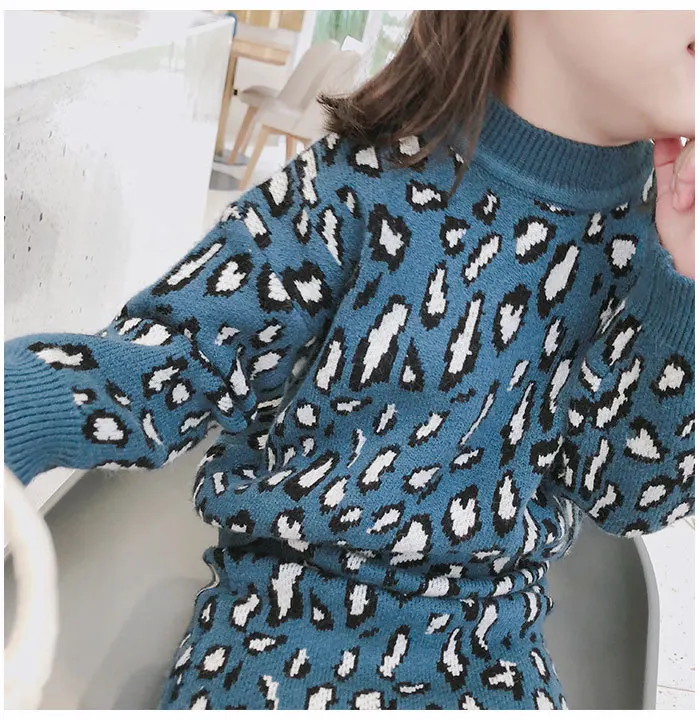 Новинка; зимние ботинки в Корейском стиле с О-образным вырезом с леопардовым рисунком; свитер с длинным рукавом+ Прямые плотные юбкой в стиле хип-хоп; милый, домашний костюм, комплект для девочек