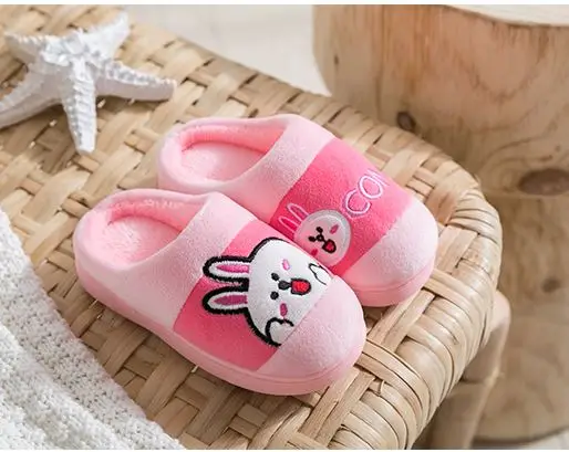 pink Тапочки для девочек; сезон осень-зима; домашняя обувь для мальчиков; Детские теплые Мультяшные хлопковые тапочки; модные домашние тапочки; нескользящие толстые Тапочки - Цвет: pink