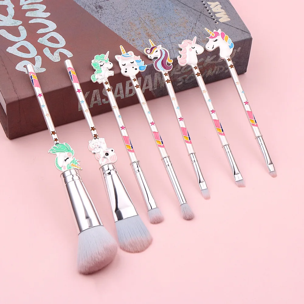 

CHILEELOVE 7 Pcs/Set Cartoon Anime Makeup Brushes Kit For Eye Shadow Eye Blooming Portable Brush with Collection Bag