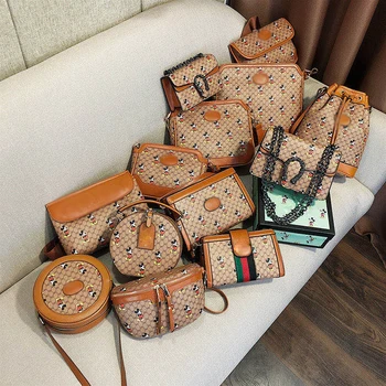 

Disney New Mickey Mouse Handbag Shoulder Lady Cartoon Female Bag Large Capacity Handbags Fashion Handbag Mickey Messenger Bag