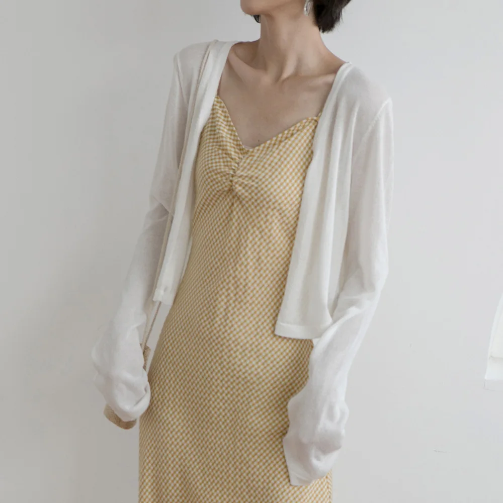 

2020 Korean Style Spring and Summer New Simple Hong Kong Flavor Solid Color V-neck Single-Breasted Long-Sleeved Sunscreen Sweate