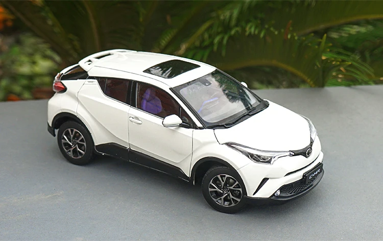 1:18 Высокая тщательная TOYOTA C-HR CHR сплав модель автомобиля статические металлические модельные автомобили с оригинальной коробкой - Цвет: White