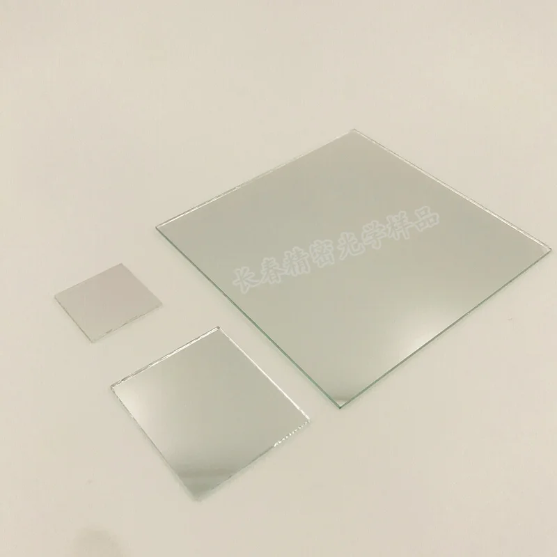 

Beam Splitter T: R = 1:1 Semi Transparent and Semi Reflective Lens 30 * 30 * 1.1mm