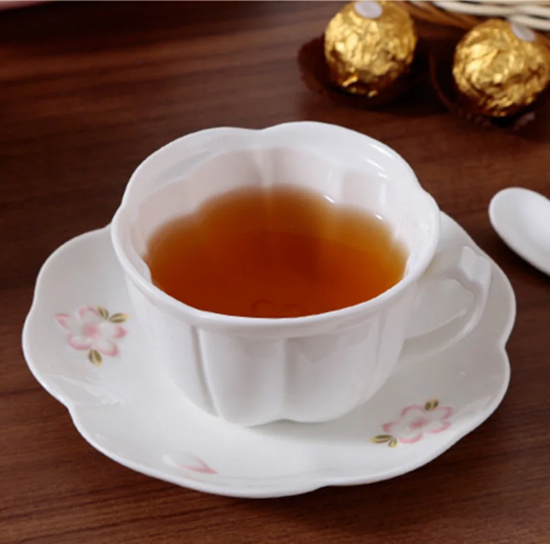 white Костяной фарфор Сакура чай кофе чашка керамическая чашка, блюдечко послеобеденный чай чашка с ложкой набор Хризантема чайный сервиз - Цвет: white