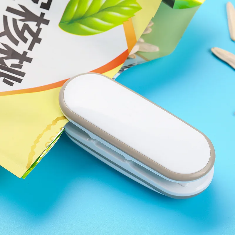 

New Arrival Portable Mini Sealing Machine Food Heat Package Plastic Bags Sealer Snack Hand-pressed Bag Clips Kitchen Gadgets 1PC
