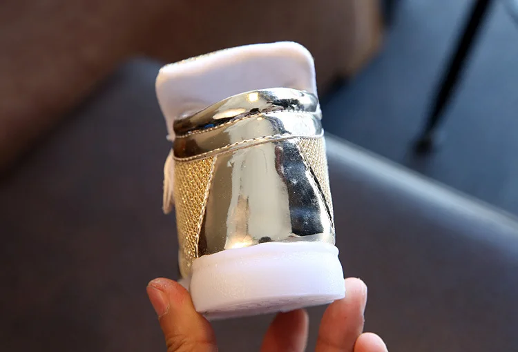 Новые модные Демисезонный детская светящаяся детская обувь Chaussure Enfant рисунок «Hello Kitty» обувь для девочек с светодиодный свет 21-30