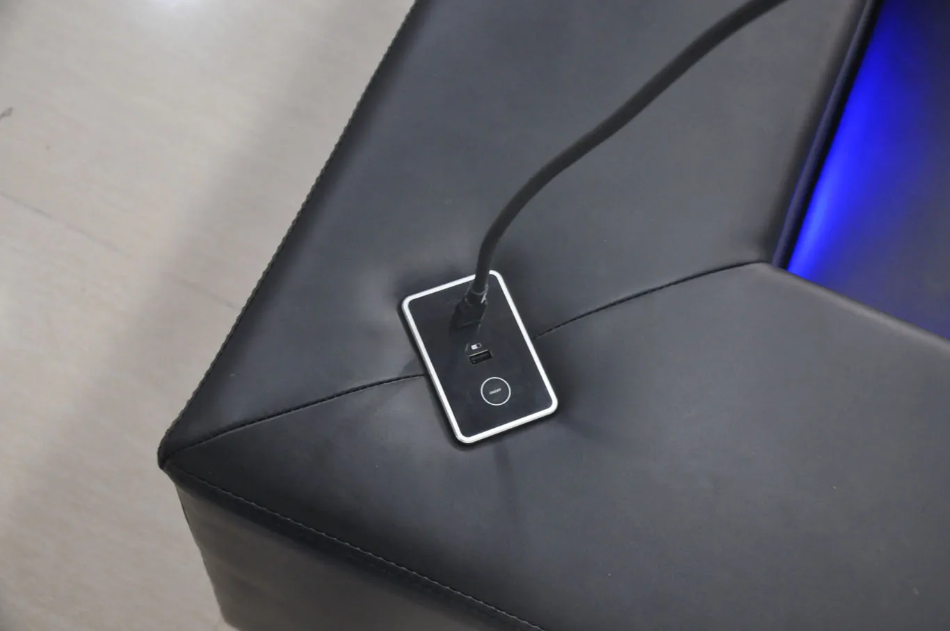 Черный секционный saofa из натуральной кожи с музыкальным проигрывателем и USB