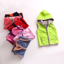 Новинка года; сезон осень-зима; двусторонний флисовый жилет на заказ флисовый жилет с вышивкой для мальчиков и девочек