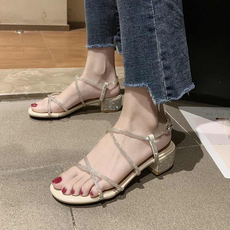 Босоножки со стразами; Новинка года; летние женские прозрачные туфли на высоком толстом каблуке в римском стиле