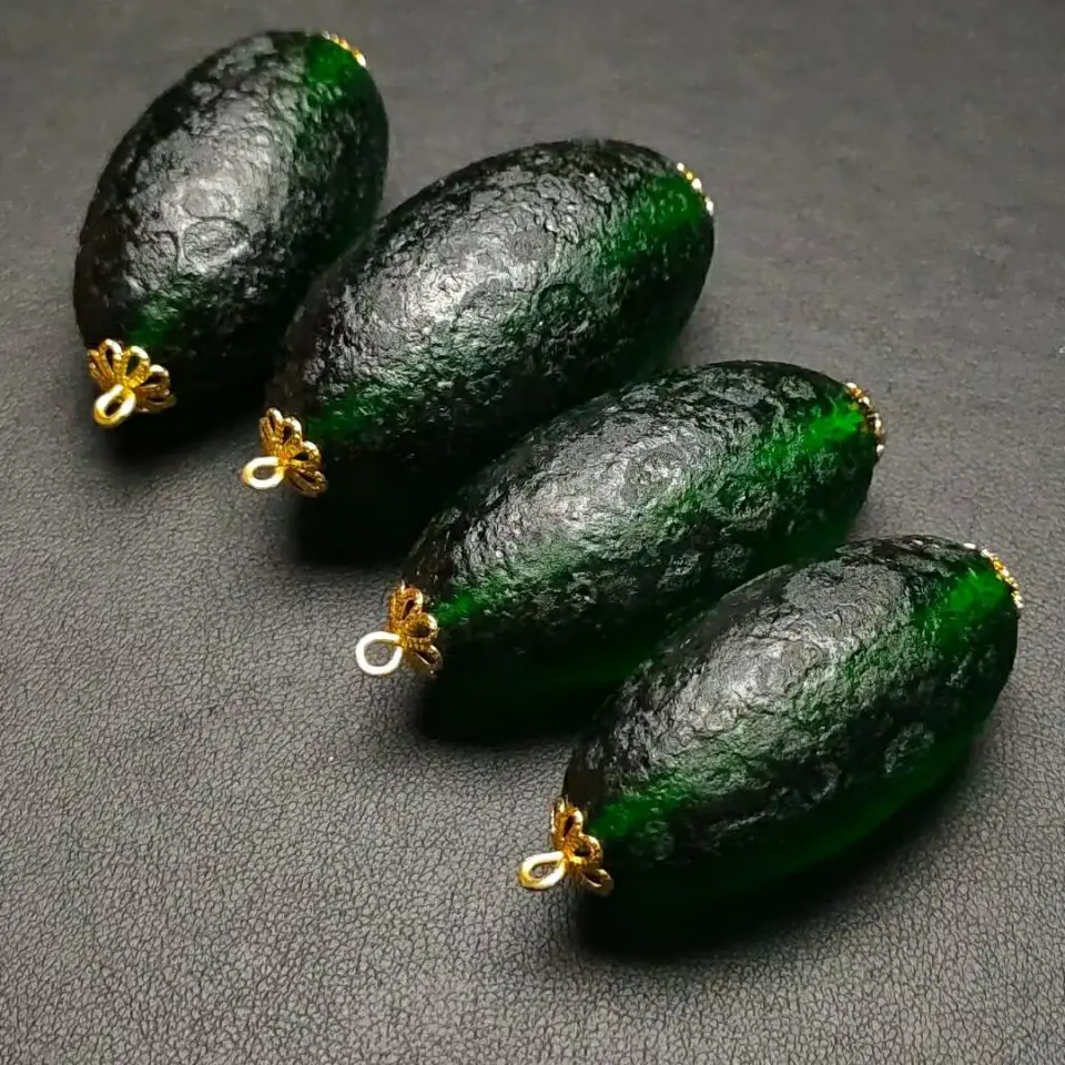 

1pcs Moldavite Crystal Stone Necklace Stone Pendant Crystal Energy Meteorite Pendant Unique Shape Birthday Gift Access