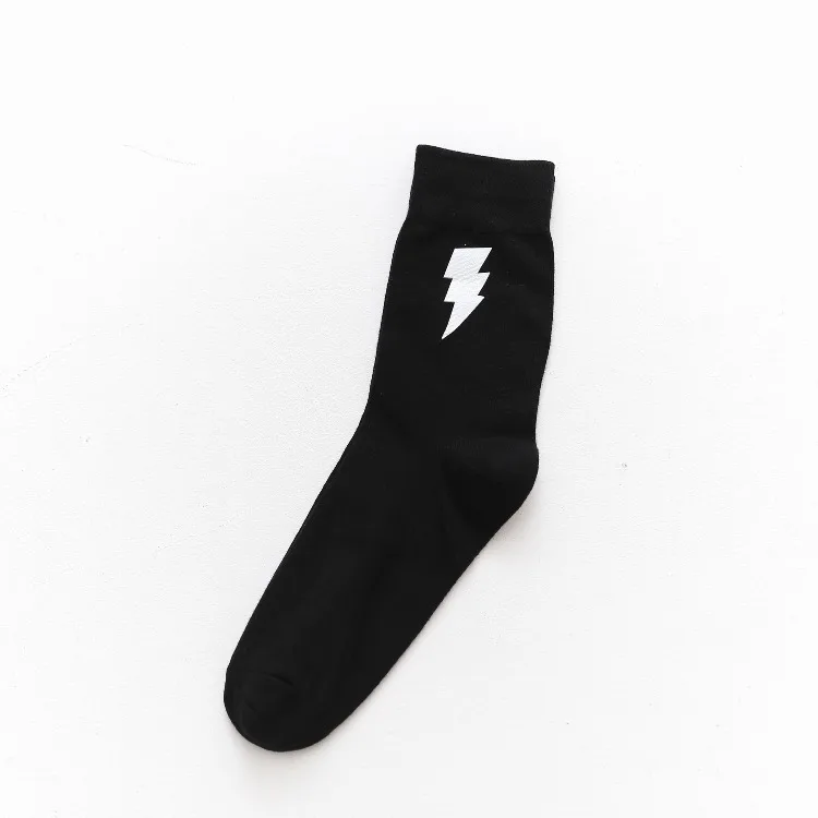 Мужские модные черно-белые носки с логотипом супергероя, подарки хорошим друзьям, Harajuku, хлопковые носки, мужские уличные длинные носки - Цвет: 9