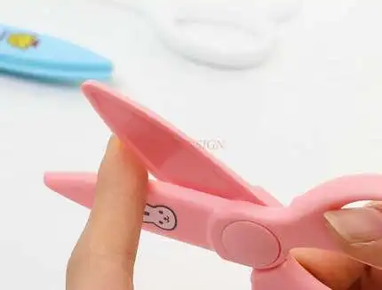 2pcs 플라스틱 가위 특수 유치원  안전 학생 둥근 머리는 손을 다치게하지 않습니다 전체 수지 어린이 가위