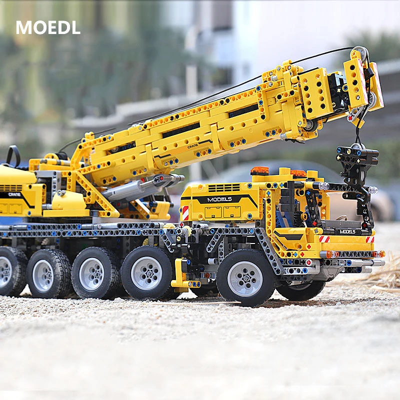 Радиоуправляемый мобильный кран MK II совместимый с Ultimate MOC 42009 строительные блоки