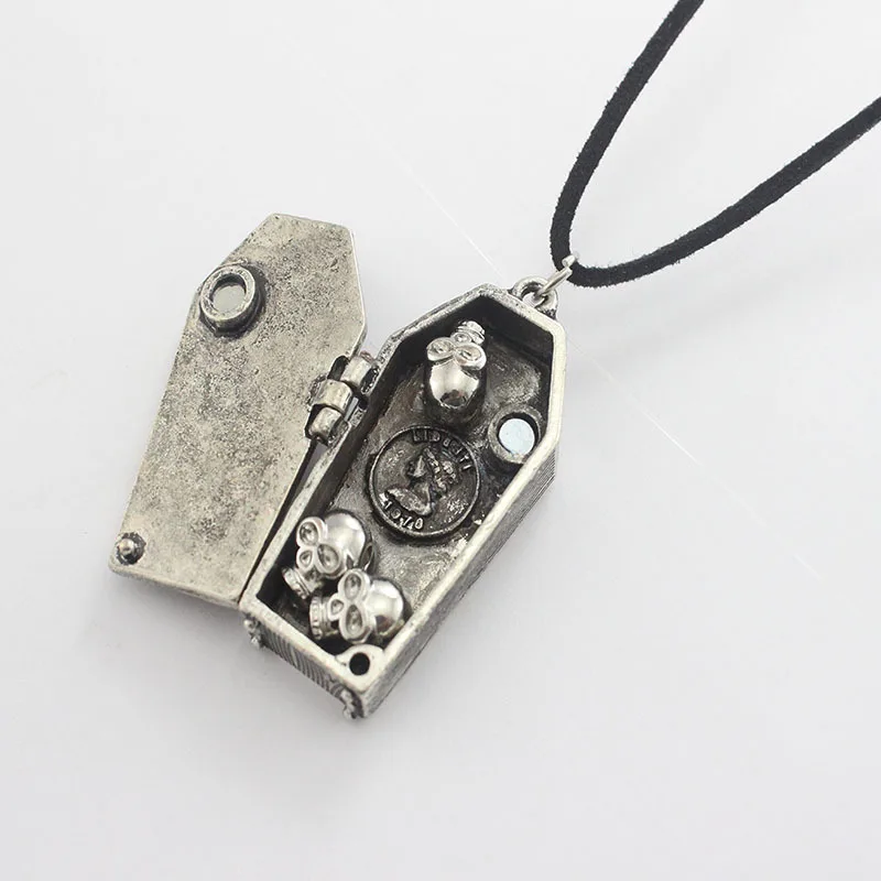 

US Coin Skull Pendant Mens Gothic Open Cross Bat Coffin Pendant Necklace Street Sweater Pendant Punk Ornament Halloween Gift