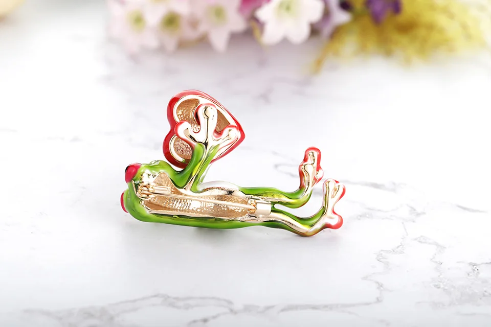 Эмаль blucome Красное Сердце Броши лягушка для детей девочки одежда аксессуары зеленый животное брошь корсаж подарки на день рождения булавки ювелирные изделия
