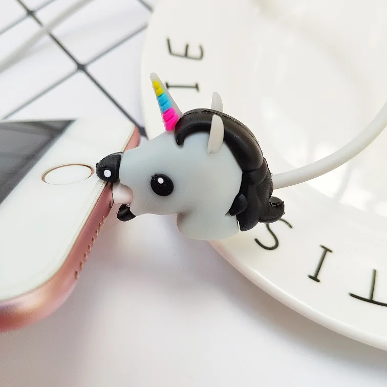 black horse Милый укус мультфильм животных протектор для iphone 5 6 7 8 X XS шнур Защитная крышка usb зарядный кабель намотки - Цвет: black horse