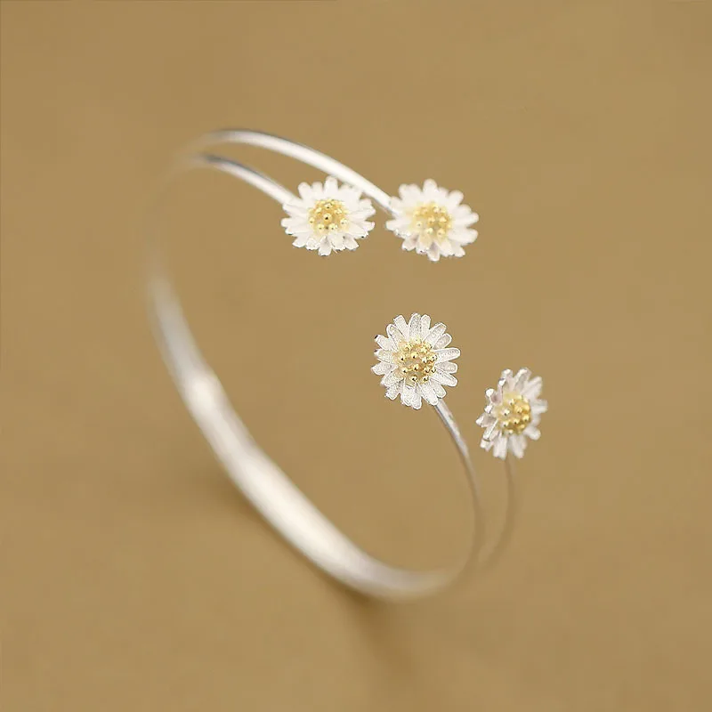 

Trendy Sweet White Flower Bracelet Personality Bohemian Style Metal Simple Daisy Bracelet Suitable for Women Jewelry Accessories
