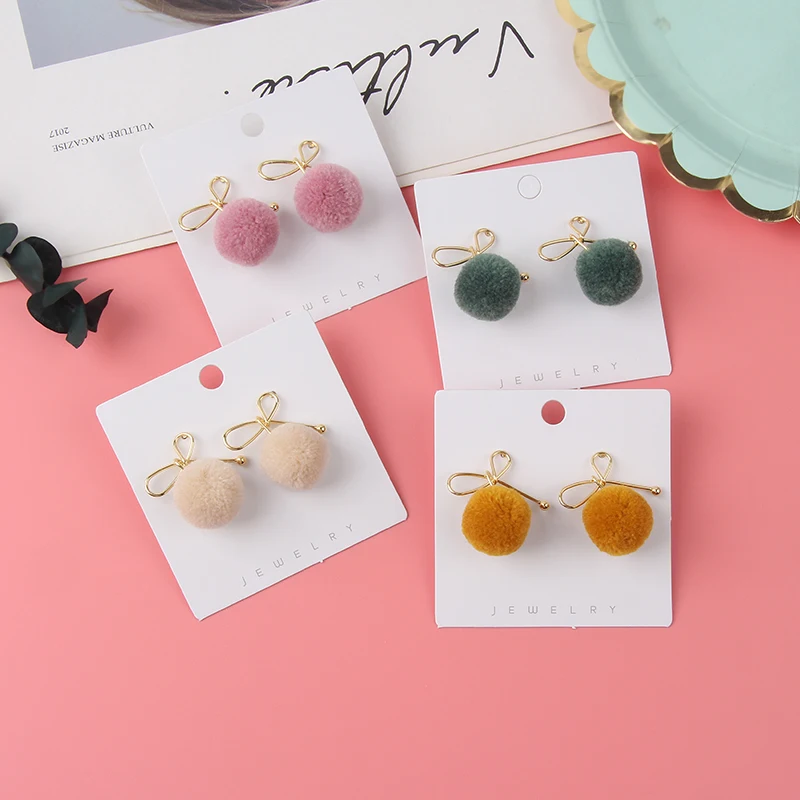 Горячая Корейская версия металлические милые пуловеры с круглым с меховыми помпонами для Стад Серьги модная индивидуальность серьги элегантное кольцо на Для женщин, ювелирное изделие, подарок