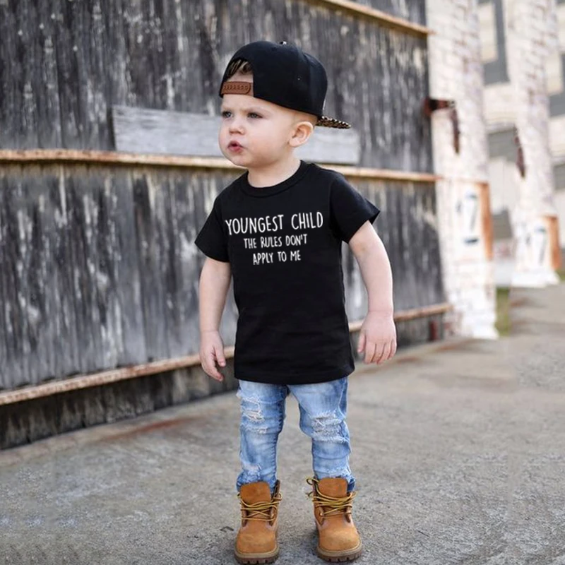 крутая одежда для мальчиков. дети в адидасе. мода для самых маленьких мальчики. малыш красавчик. четкий малыш.