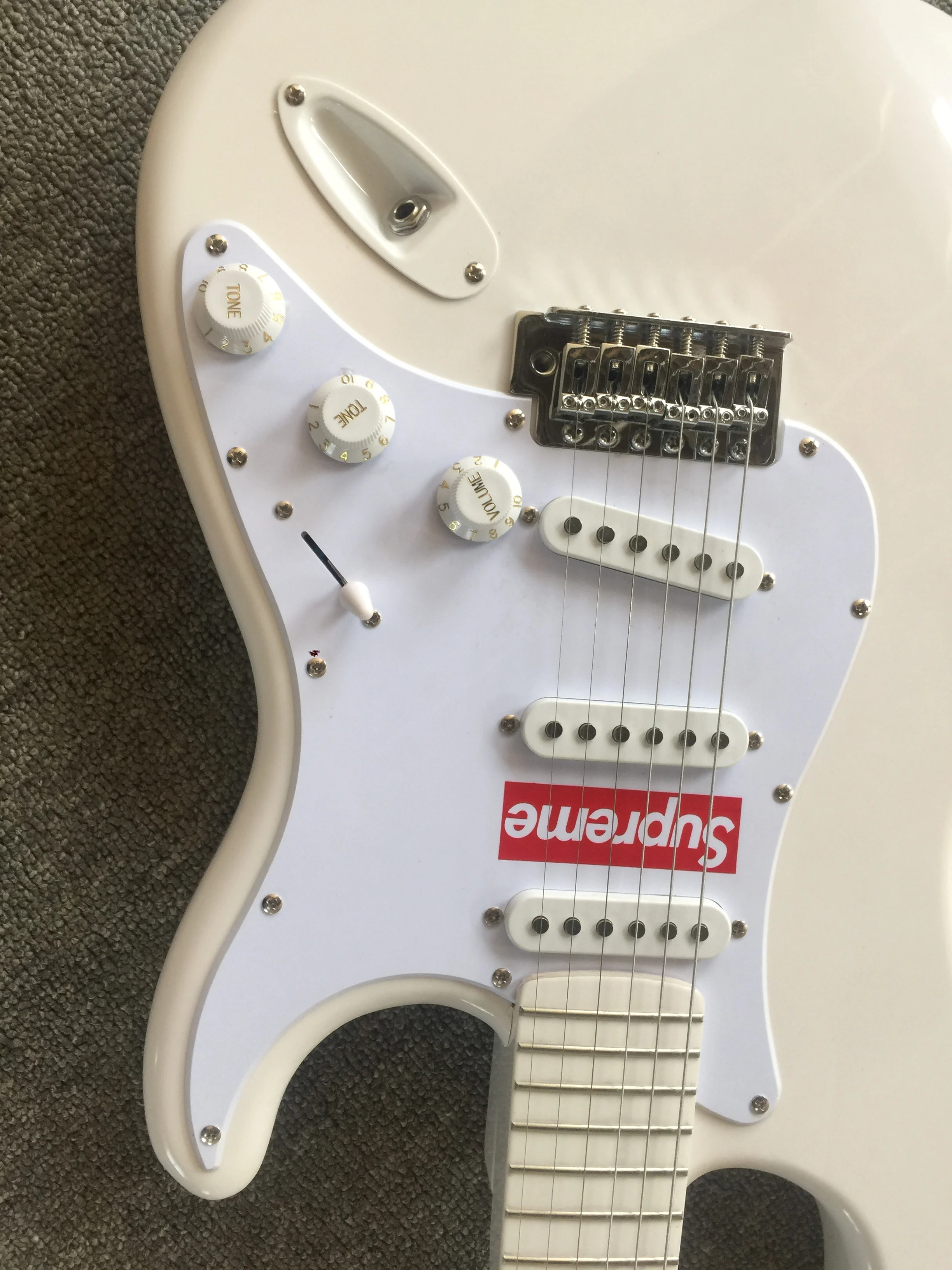 

Electric Guitar/White High-end Guitar/Anmiyue Customizable Chinese Electric Guitar