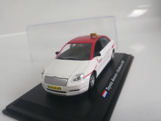 I XO 1:43 Avensis Eindhoven 2003 сплав модель автомобиля литье под давлением металлические