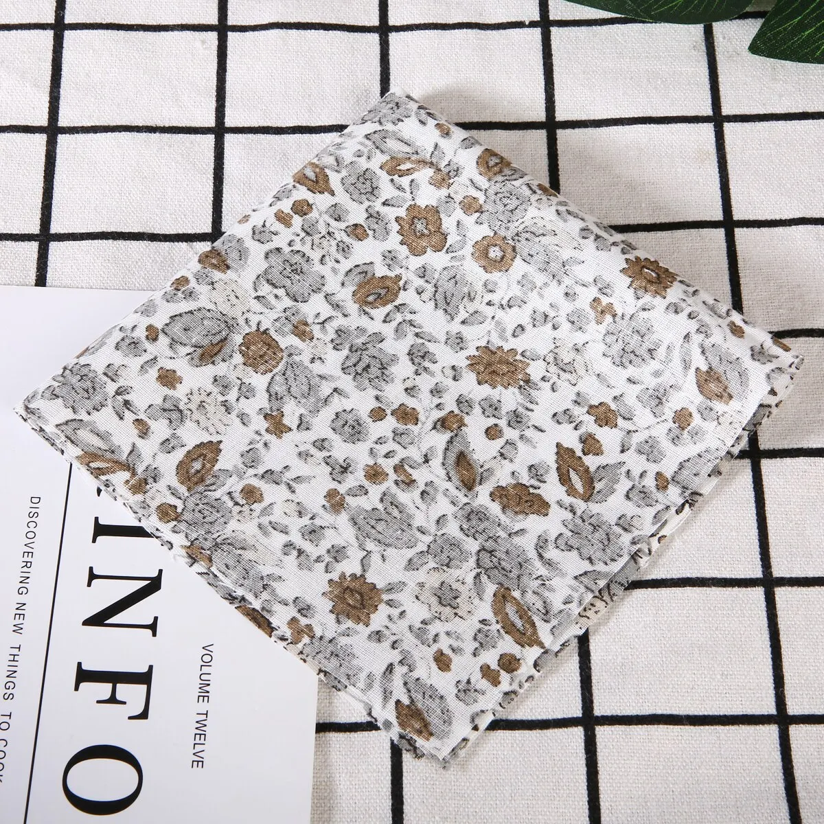 New 7pcs 25x25cm Cotton Fabric Assorted Squares Pre-Cut Quilt Quarters Bundle DIY Patchwork Cloth Material Handmade Doll Gray