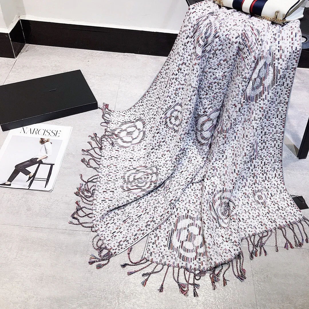 

Woman's Cashmere Scarf in Autumn and Winter 2018,High-grade Long-style warm and thick Camellia fringed scarf with large shawl