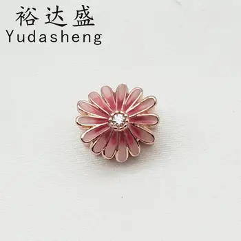 

Pink Daisy Charm Symbolizes Unfettered Freedom and Openness