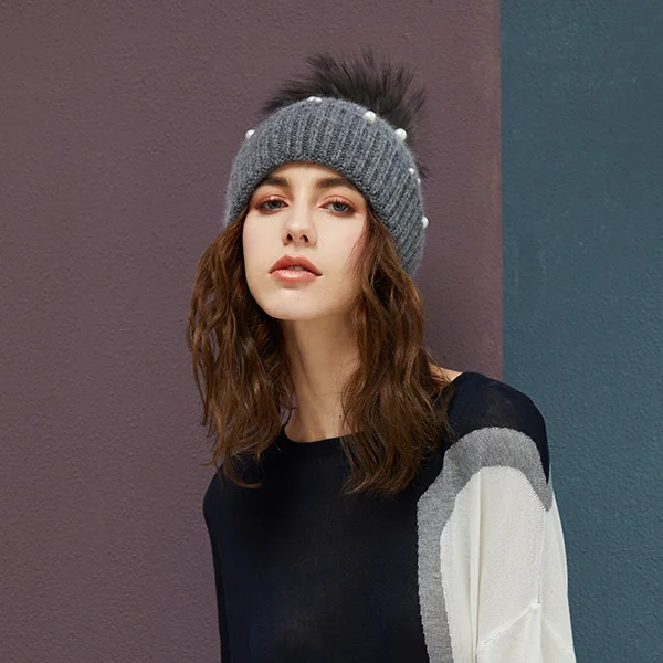 Зимняя женская шапочка, модные женские шапки с жемчугом, меховые шапки с помпоном, высокое качество, одноцветные шапочки, теплые вязаные шапки, шапка - Цвет: Темно-серый