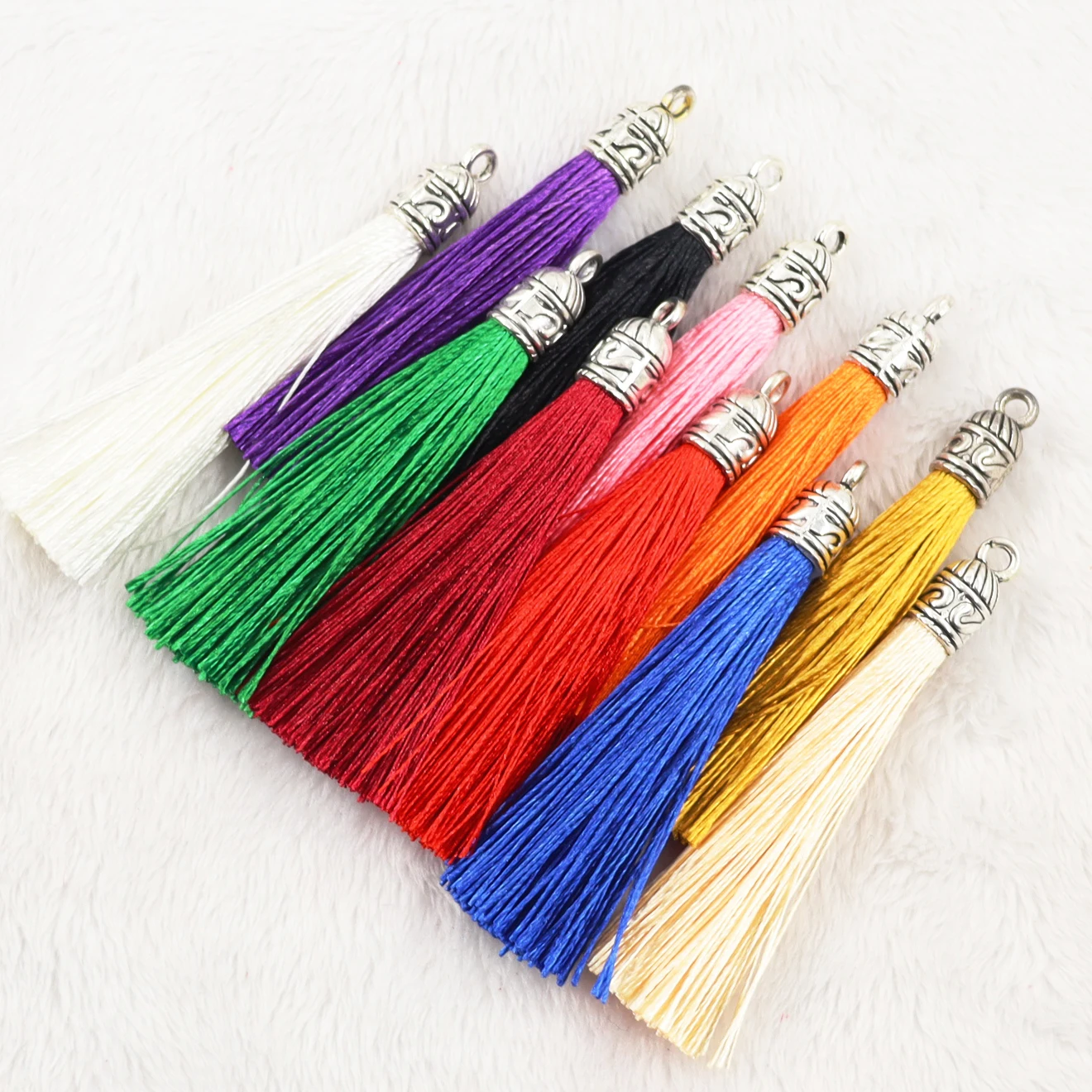 10/20/50 pz 28 colori Mix 6cm lungo seta nappa pennello tappi in metallo orecchini nappa Charms ciondolo gioielli fai da te che fanno accessori