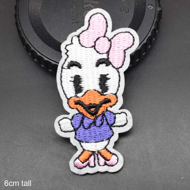 Disney Donald Duck Iron On Embroidered Clothes Patches For Girl Daisy Woman Clothing Stickers Garment Wholesa 2