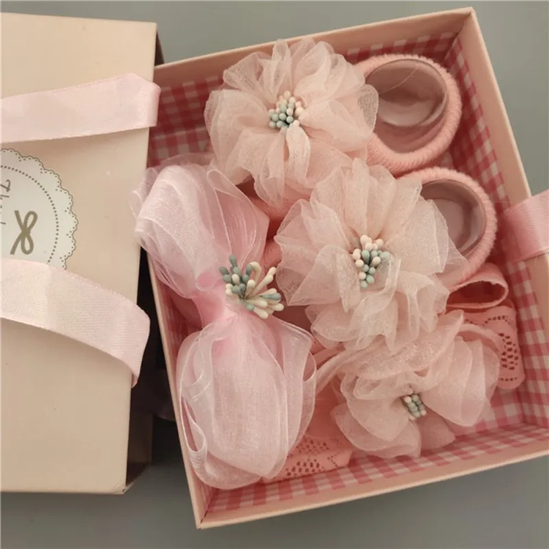 

Newborn Baby Girl Headband Bow Flowers Cloth Hair Bands Hair Accessories Socks Gift Boxes 3 piece Suits Newborn Girts new