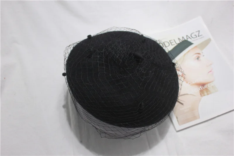 Korean version Beret Womens Autumn Winter Elegant Retro Fashion Simple Lace Pompon Wool Painter Cap Mesh Berets