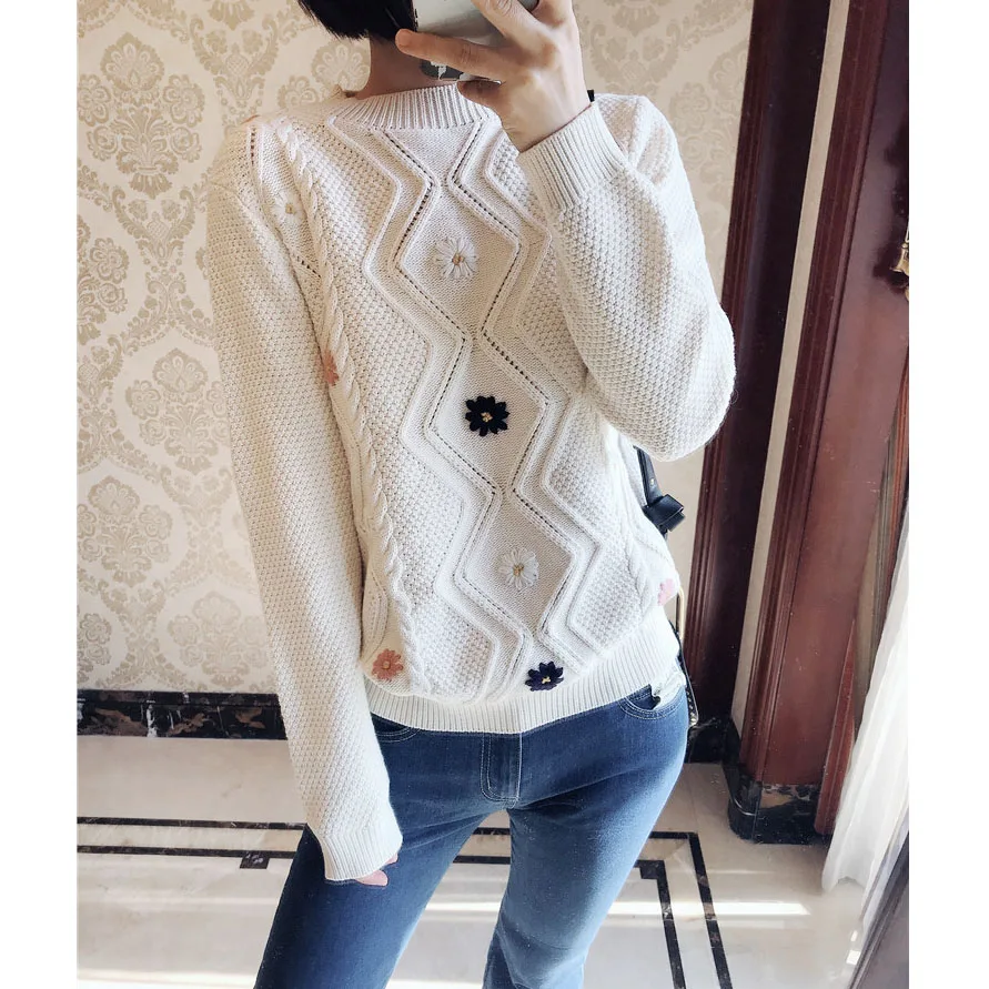 

Women Sweater 2019 Autumn and Winter Round Neck Rhombus Hollow Color Matching Three-dimensional Crochet Knitted Sweater