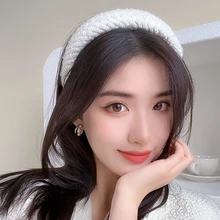 

2021 New Retro Wool Headband Gentle Mohair Knitting Headband Wide Edge Temperament Female Hair Accessories Headwear Wholesale