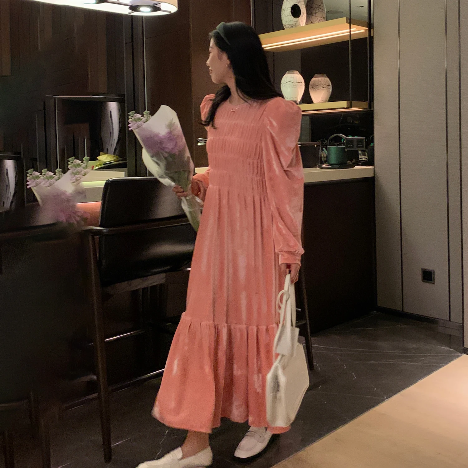 

2022 Spring Women Velvet Long Loose Dress Elegant Puff Sleeve Folds Midi Pullover Dresses