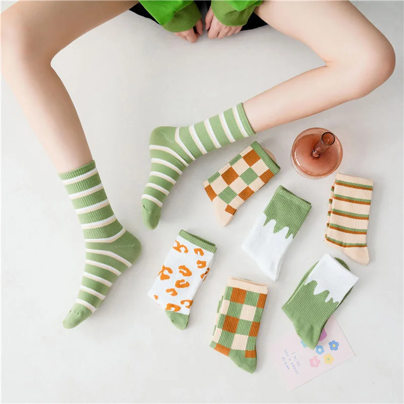 Hot Avocado Green Womens Cotton Socks Vintage Stripe Lattice Matcha Color traspirante Cute Japanese Casual Girls Short Socks