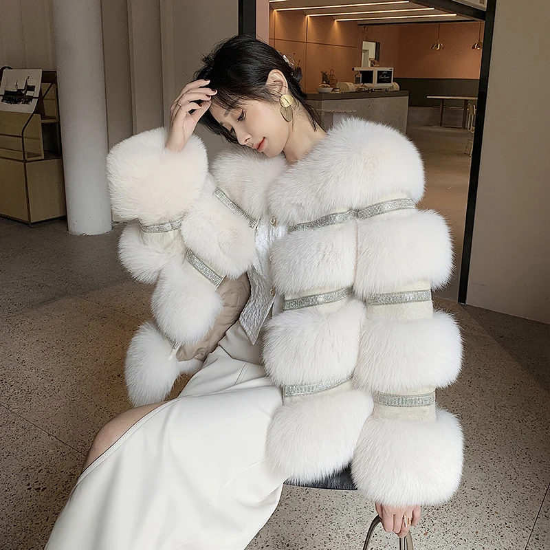 Женское пальто из натурального Лисьего меха зимнее толстое с украшением страз и