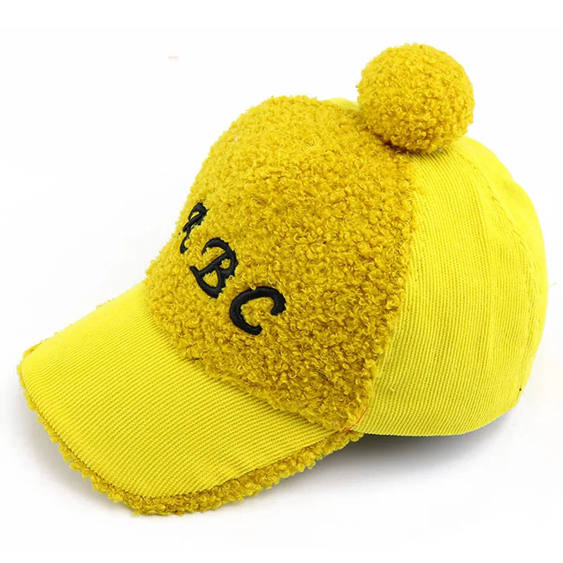 yellow ABC Детский головной убор для игры в бейсбол, шапки для мальчиков и девочек с буквенным принтом ABC, милая Вельветовая Кепка с помпоном для новорожденных, осенне-зимние шапки для детей 3-8 лет - Цвет: yellow ABC