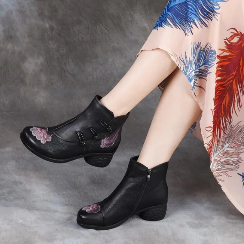 

Autumn Winter Women Boots Genuine Leather Low-Heeled Ankle Boots Retro Flower Zipper Short Boots Soft Sole Mother Shoes