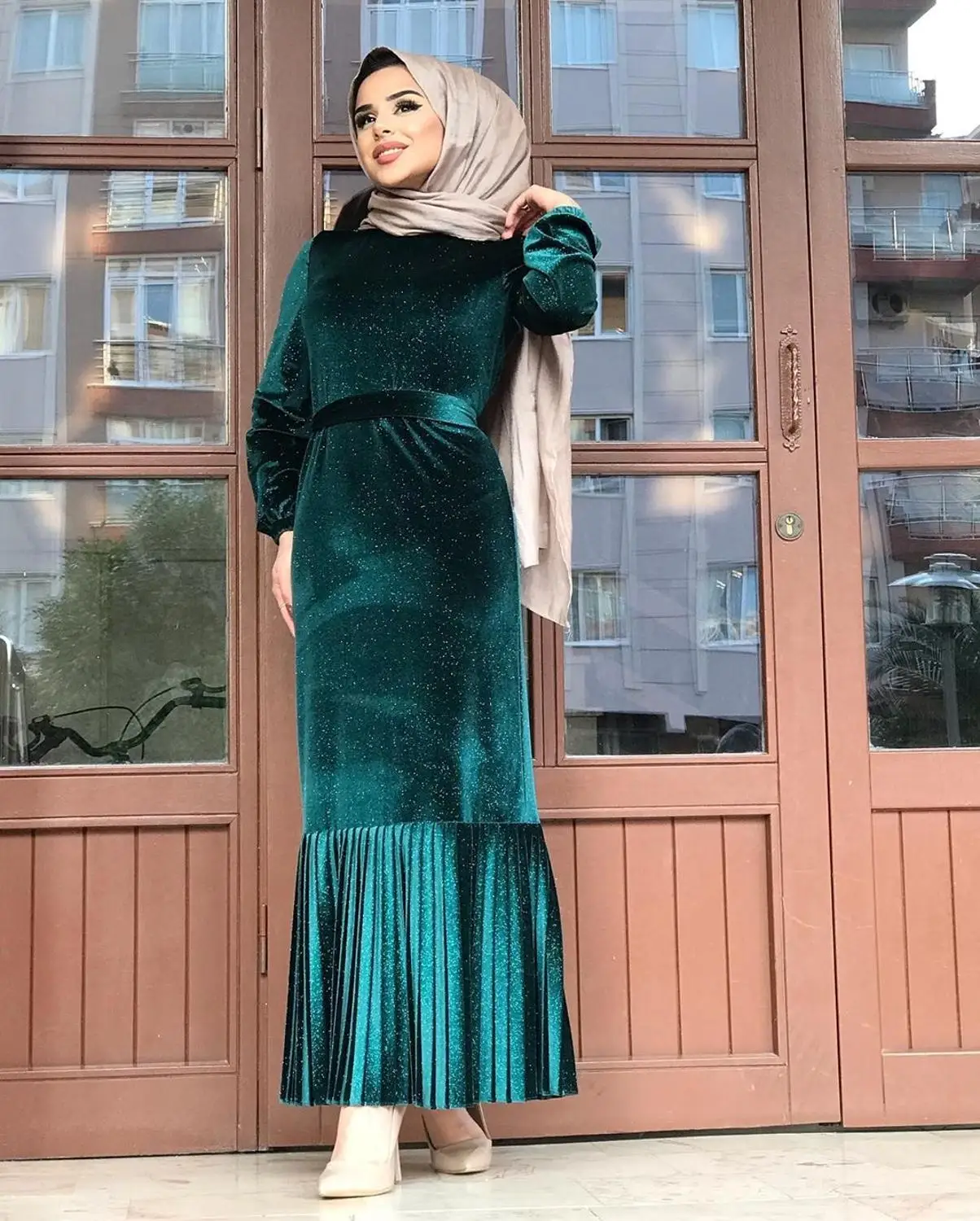 Осень Зима длинное бархатное платье длинная складка рукавов Подол Макси платье для женщин мусульманский Дубай, Турция элегантное вечернее платье