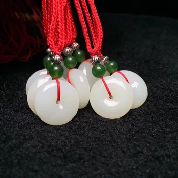 

Natural Xinjiang and Tian Baiyu Ping An buckle men and women pendants send friends to bring their own