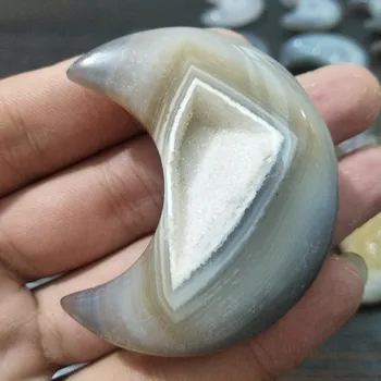 

A Natural stones and crystals cristal tThe shape of the moon agate crystal cluster home decor palm stone very beautifulThe