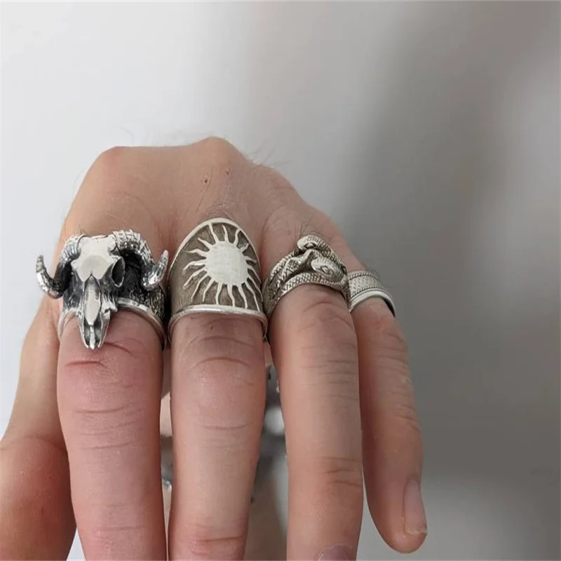Vintage Retro Punk Skull Devil Horn Rings for Men Women Couples Personality Party Hip Hop Claw Ring Jewelry Men Courage couples rings finger ring
