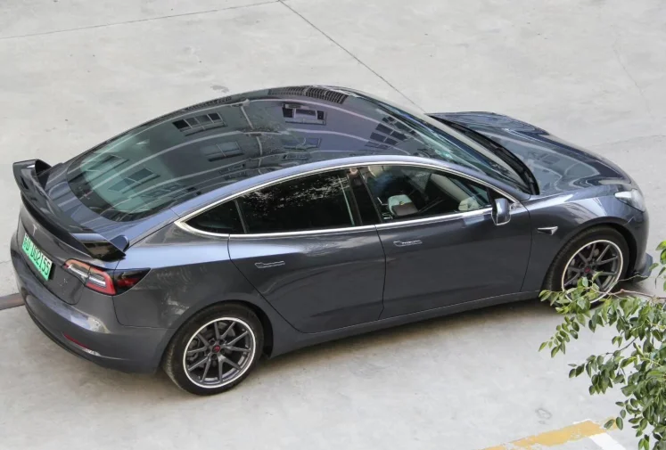 for Tesla Model 3- lip spoiler rear Trunk Boot Wings spoiler GT style ABS plastic Painted black color LED light