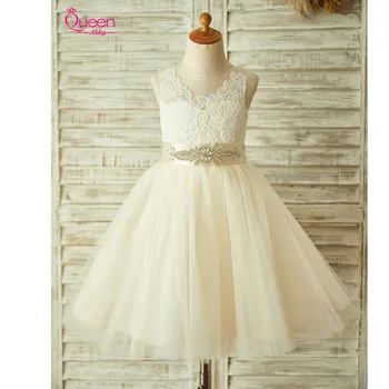 

New Flower Girl Dress 2019 Champagne Lace Tulle with Big Bow Dress Pearls Coverd Button Sleeves Dress